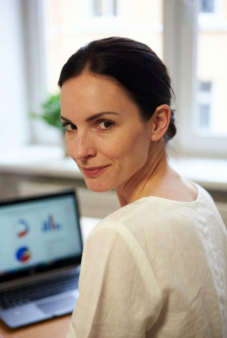 Anna — Senior Data Instructor